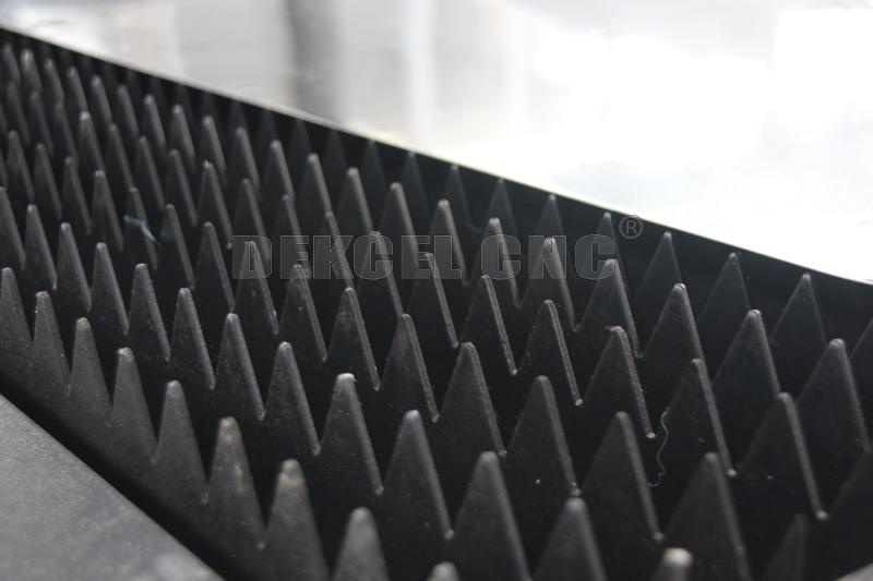 Blade table fiber laser cutting machine