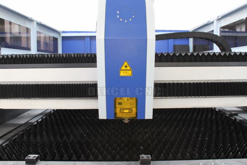 fiber laser cutting machine for metal cutting head 