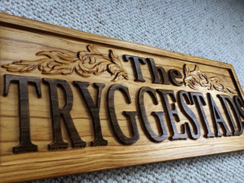 small atc cnc router engraving on wood