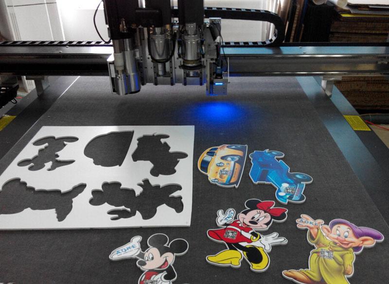 Print foam board cutting by oscillating knife cutter