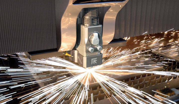 Break though of the United States blockage, 20000W fiber laser cutting machine generator in production