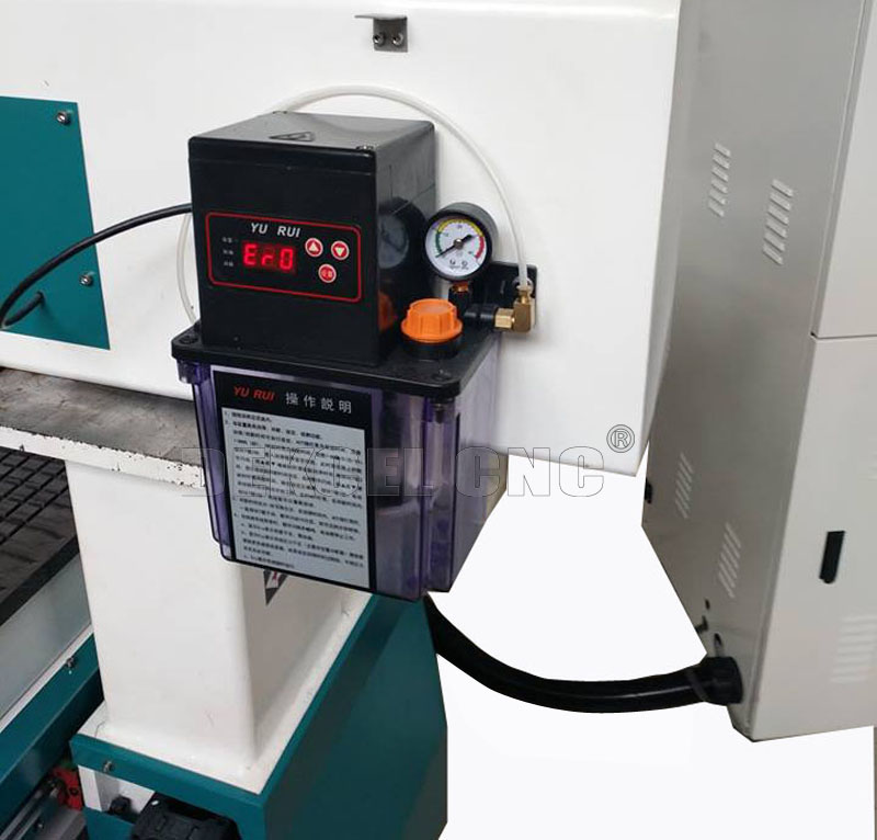 Automatic oil injection system