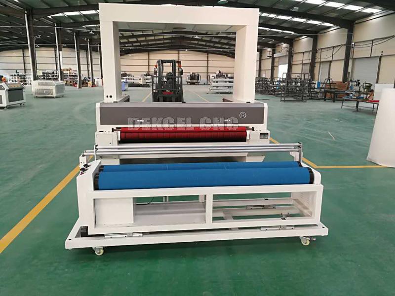 auto feeding fabric cutting machine