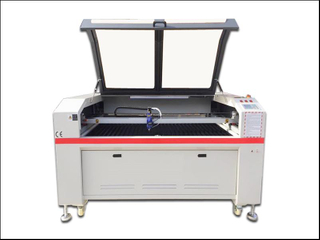 Nonmetal auto focus co2 laser cutter and engraver cnc machine
