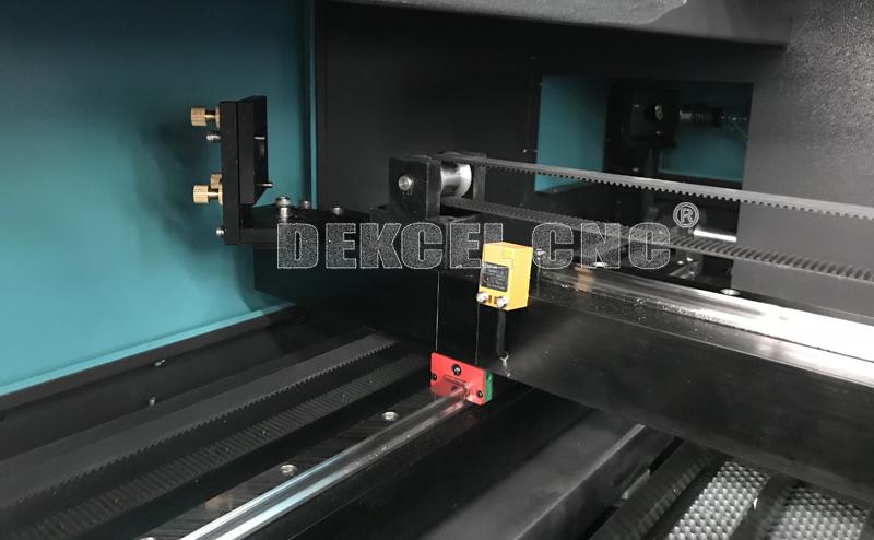 1390 laser cutter machine Hiwin guide rail for transmission.jpg