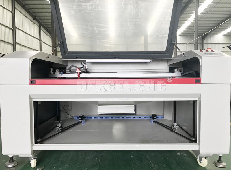 CCD visual cutting machine with up and down table.jpg