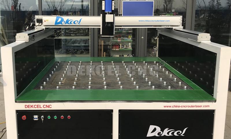 working table with ball convenience for mirror moving.jpg