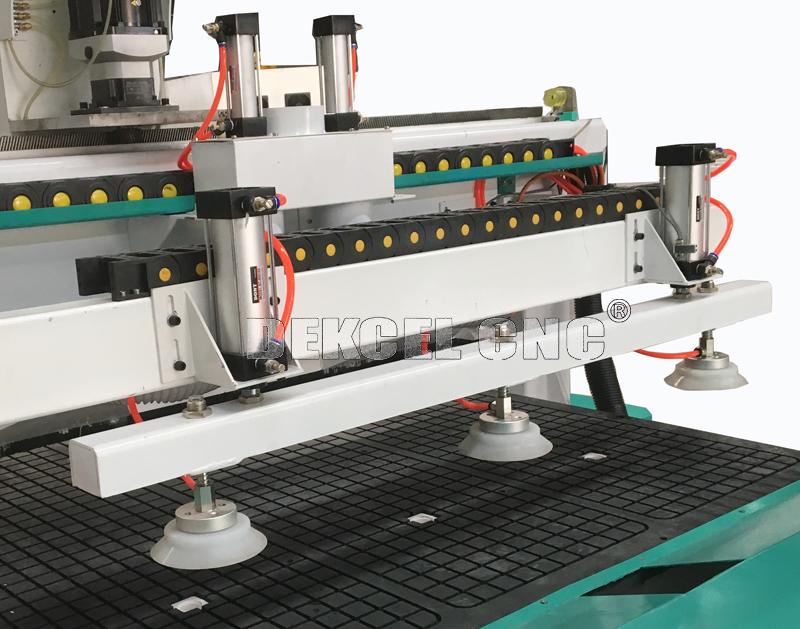 Furniture plate auto suction and pushing system