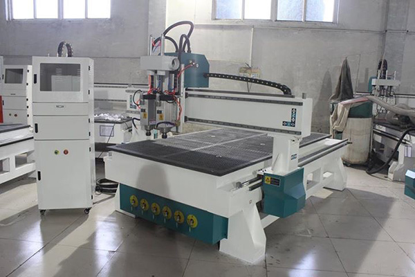 The difference between Multi-spindle woodworking engraving machine with ATC cnc router