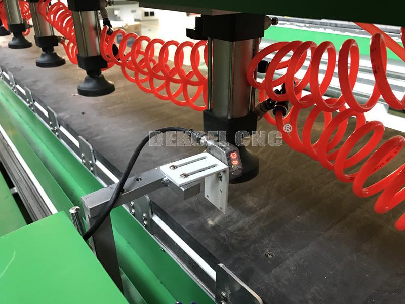 Side hole drilling dedicated positioning device