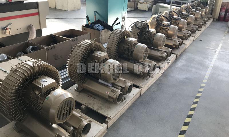 vacuum pump for oscillation knife cutting machine table.jpg